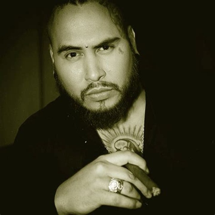 Carlos Oliveros - Age, Family, Bio