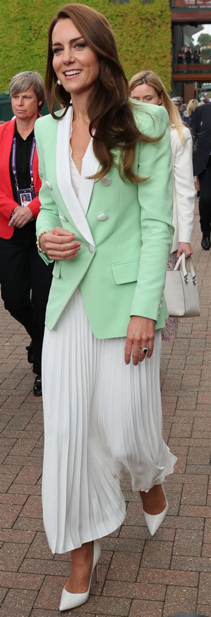 Carole Middleton wears white & wedges for Wimbledon Day 4: flattering?