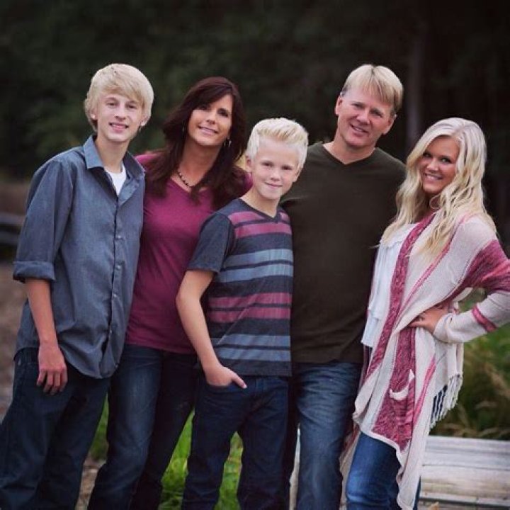Carson Lueders - Age, Family, Bio