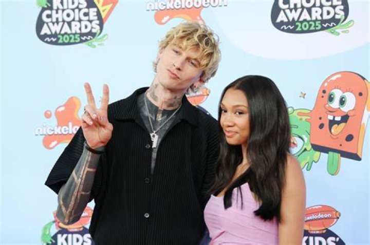 Casie Colson Baker supported father Machine Gun Kelly in the 2021 AMA!