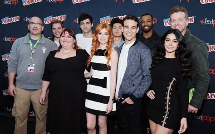 Cassandra Clare Height, Weight, Net Worth, Age, Birthday, Wikipedia, Who, Nationality, Biography