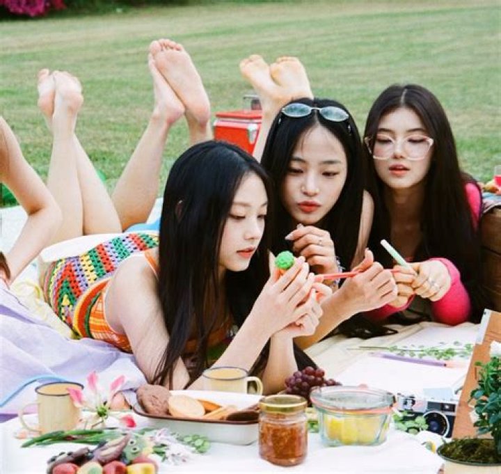 Cele|bitchy | kim feet