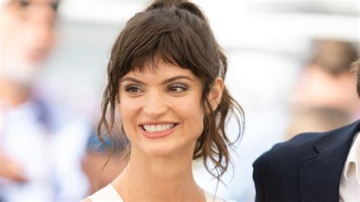 
Charlbi Dean’s Brother Shares Heartbreaking New Details About Actress’ Sudden Death 