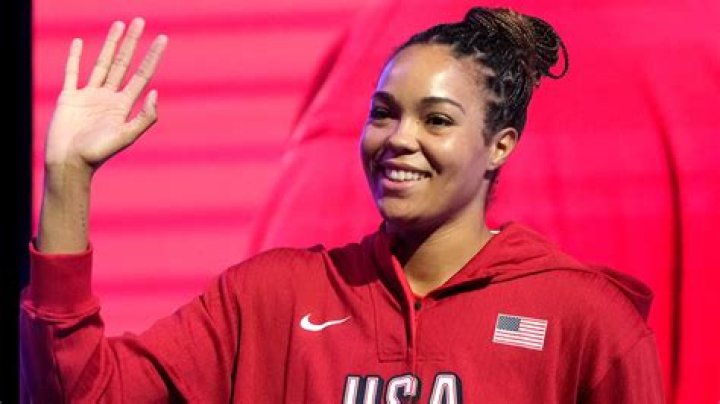 
Charli Collier Height, Age, Boyfriend, Biography, Wiki, Net Worth 