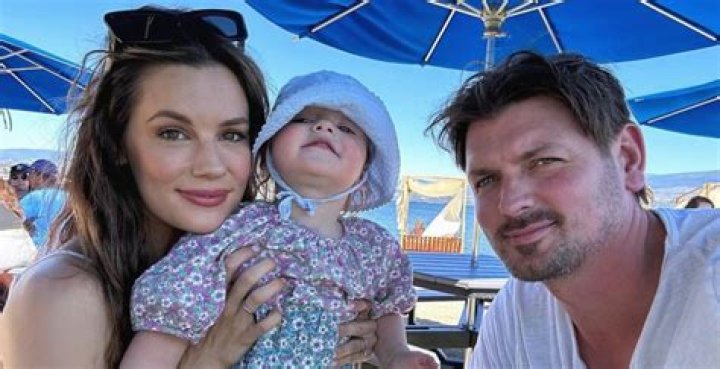 Chelsea Hobbs - Age, Family, Bio