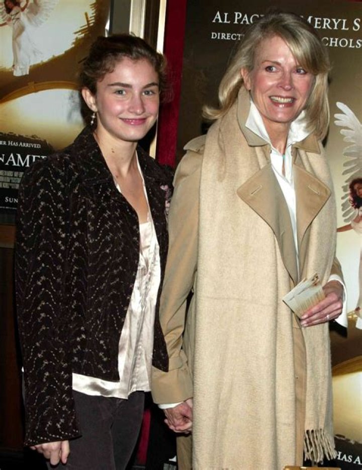 Chloe Bergen Malle Bio (Wiki) 