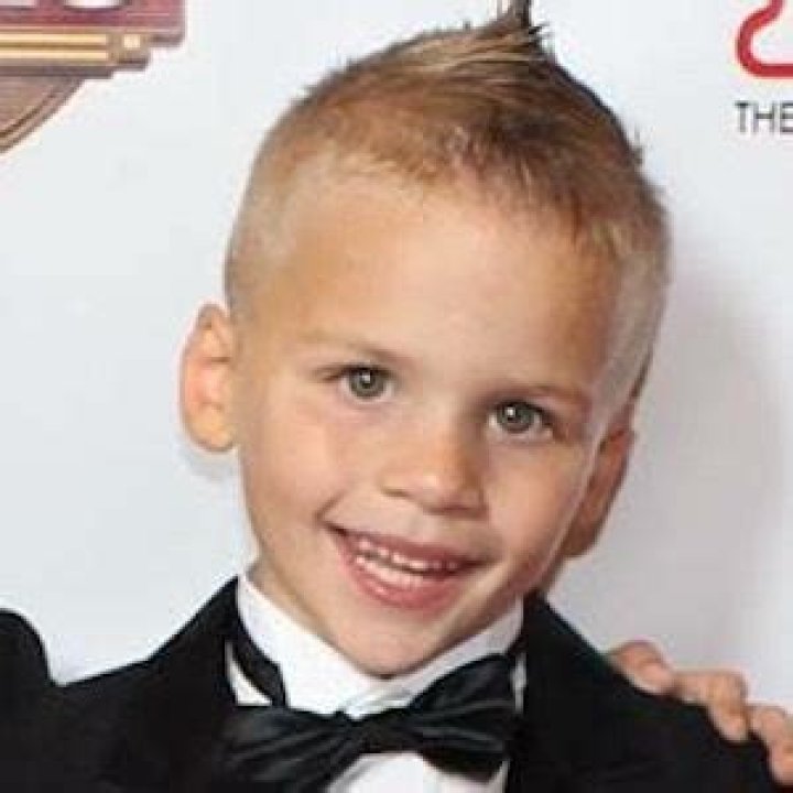 Chris FamilyFunPack Bio (Wiki) 