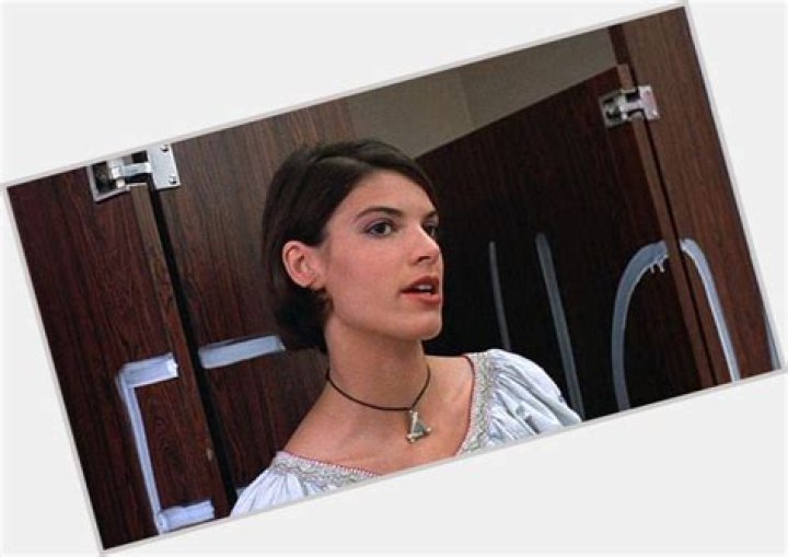 Christine Harnos - Age, Family, Bio