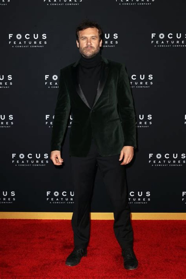 Clive Standen Height, Weight, Net Worth, Age, Birthday, Wikipedia, Who, Nationality, Biography