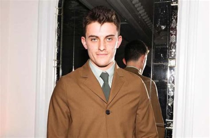 Colton Dunn Height, Weight, Net Worth, Age, Birthday, Wikipedia, Who, Instagram, Biography