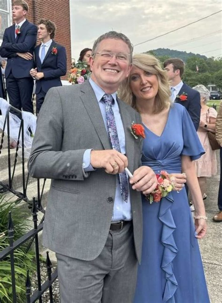 Cooper Barnes is Married to Wife: Liz Stewart.