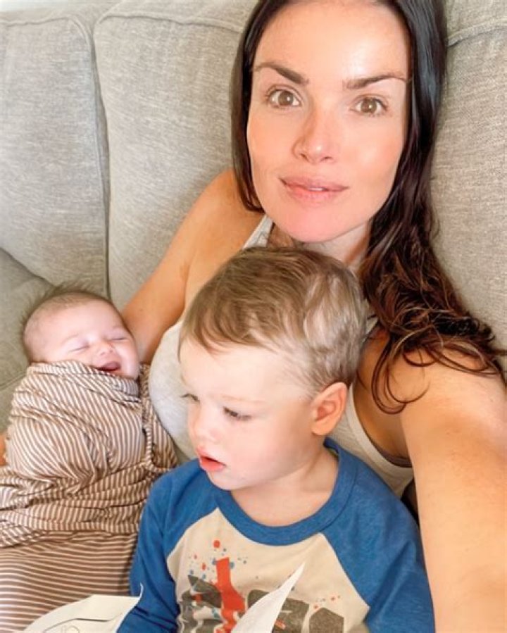 Courtney Robertson - Age, Family, Bio