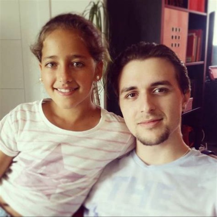 Dalas Review - Age, Family, Bio