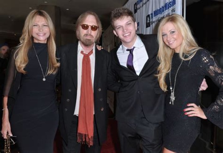 Dana York Net Worth - Wiki, Age, Weight and Height, Relationships, Family, and More