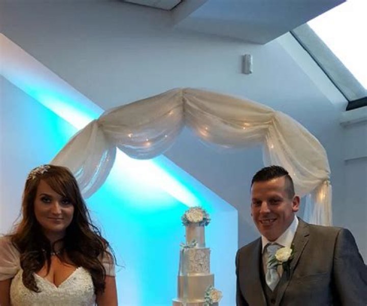 
Darts Dave Chisnall Net Worth and Wife Michaela Davis 