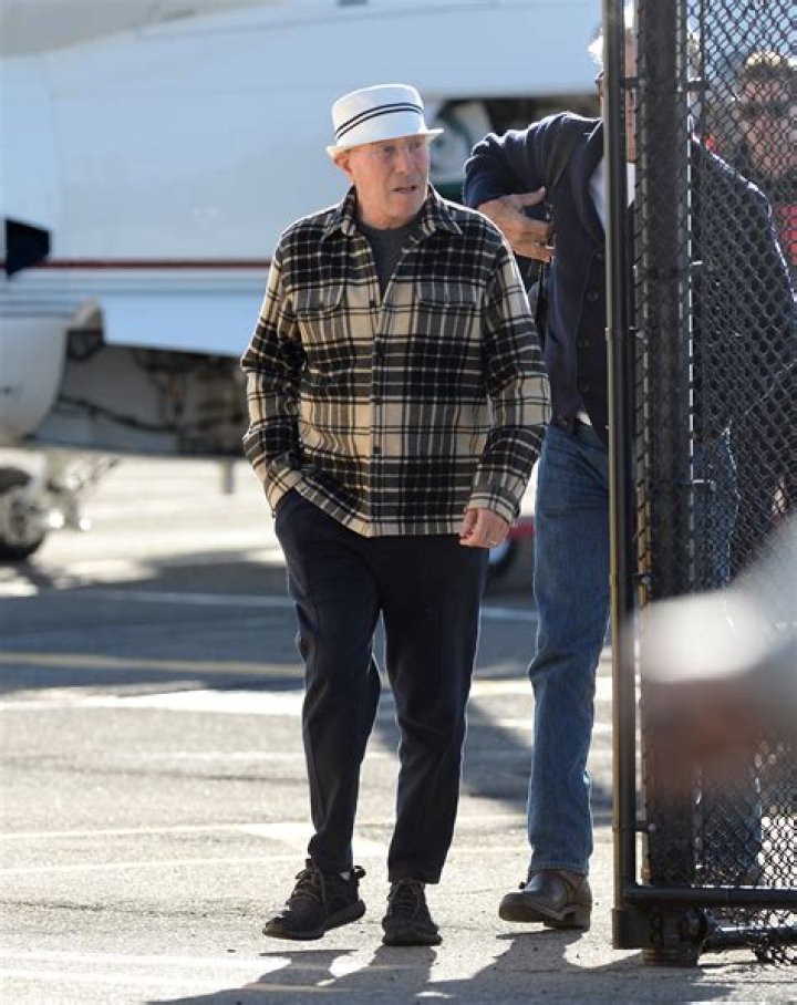 
David Geffen’s Relationship status : David Geffen’s Past Relationships 