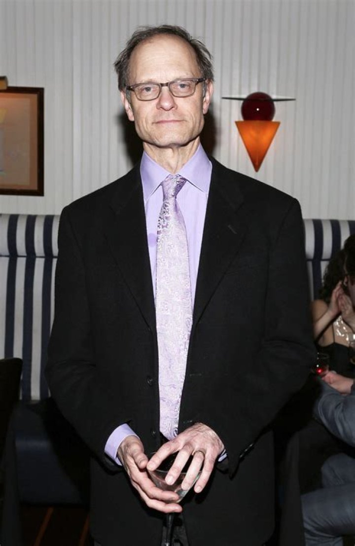 David Hyde Pierce Height, Weight, Net Worth, Age, Birthday, Wikipedia, Who, Instagram, Biography