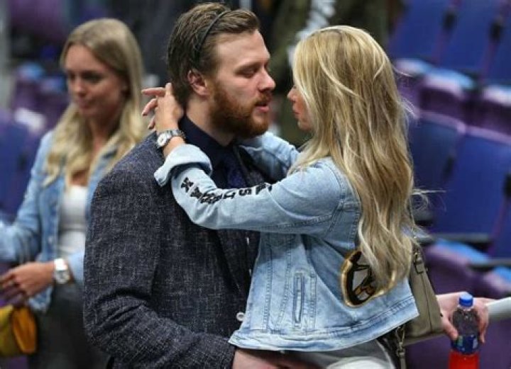 
David Pastrnak is not Married to Wife. Dating Girlfriend: Rebecca Rohlsson. Kids. 