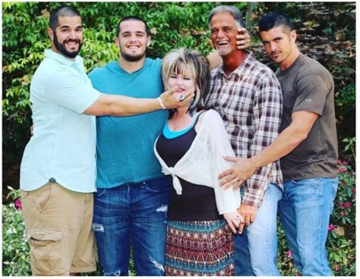 Derek Carr Siblings: David Carr, Darren Carr