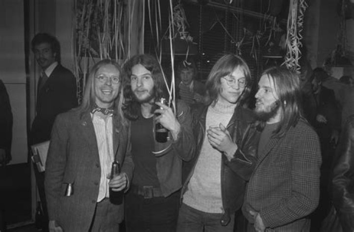 Dewey Bunnell Net Worth - Wiki, Age, Weight and Height, Relationships, Family, and More