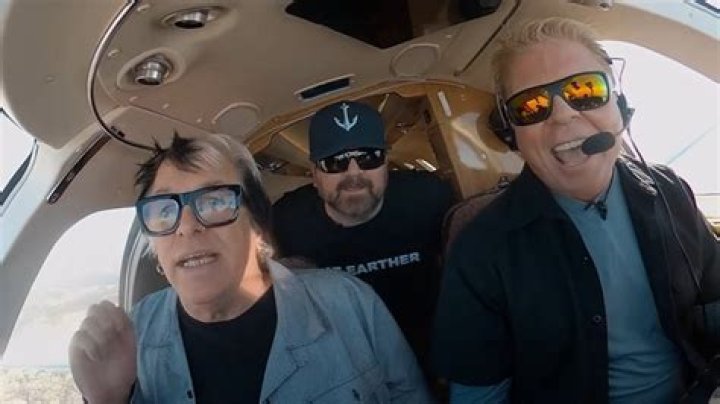 Dexter Holland Net Worth: Career & Lifestyle