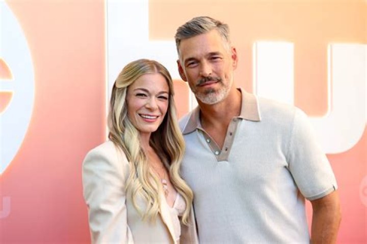 Did LeAnn Rimes “protect” her Twitter feed so she could go crazy on Brandi Glanville?
