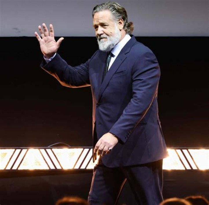 Did Russell Crowe gain weight because he stopped smoking?