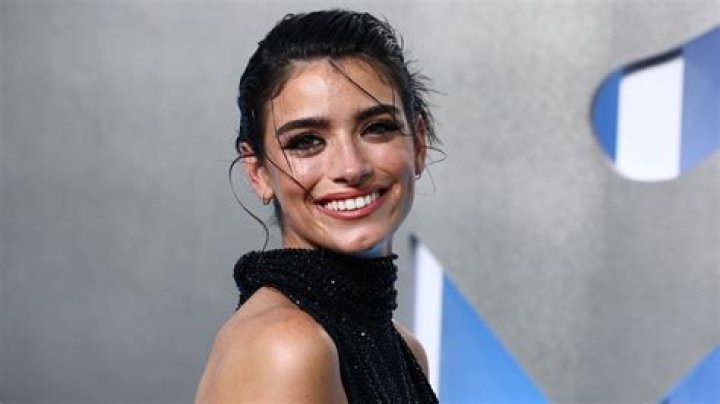 
Dixie D’Amelio Says Keeping Noah Beck Relationship Offline Made Things ‘More Complicated’ 