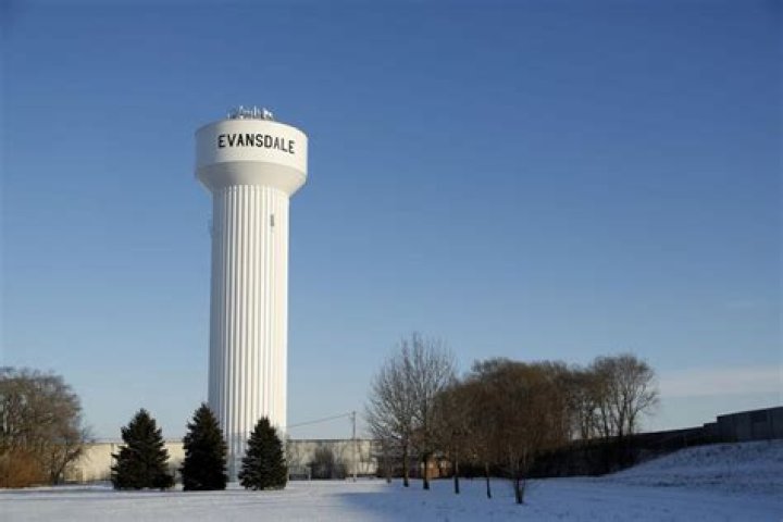 Do water towers freeze in the winter?
