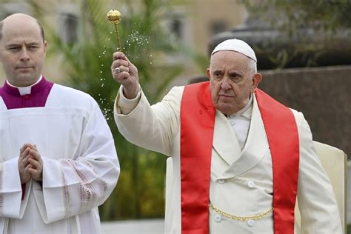 Doctors: Pope Francis has gotten fat, he’s being put on a low-carb diet