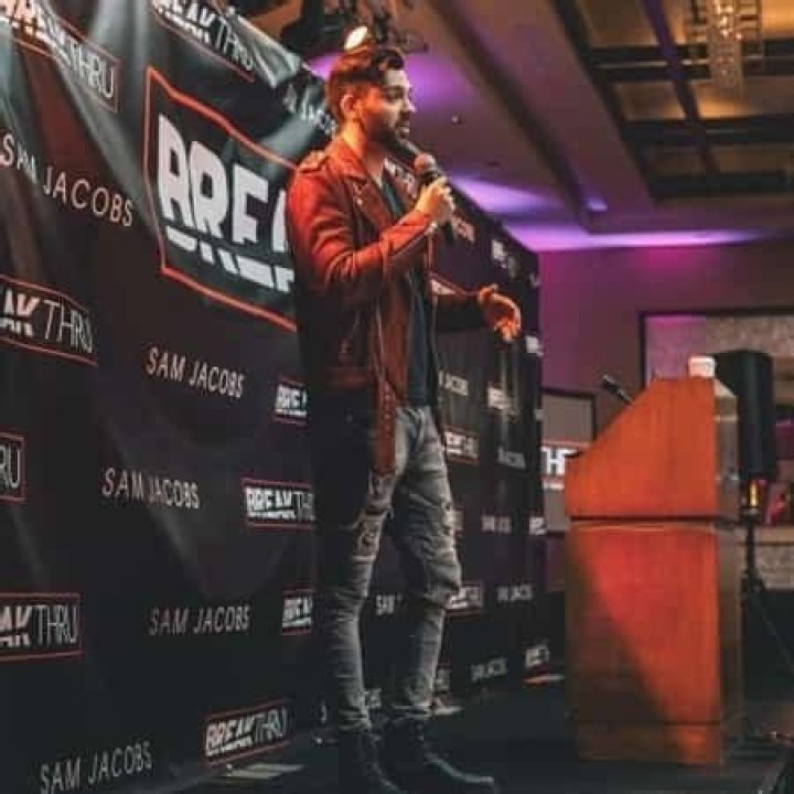 Does American YouTuber Hooman Nouri has a Wife? Also know more about his Relationship and Personal Life