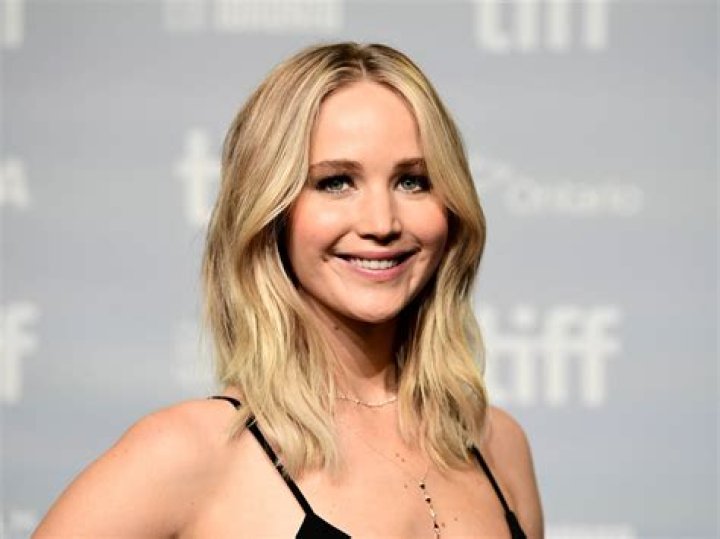 Does Isabel May Have A Husband or Boyfriend?