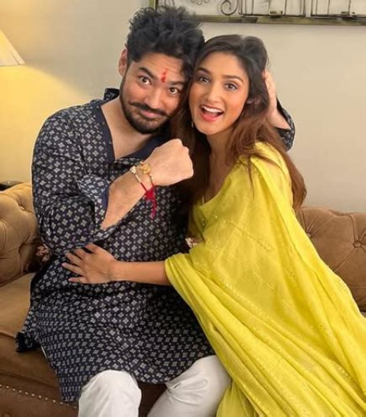 Donal Bisht - Age, Family, Bio