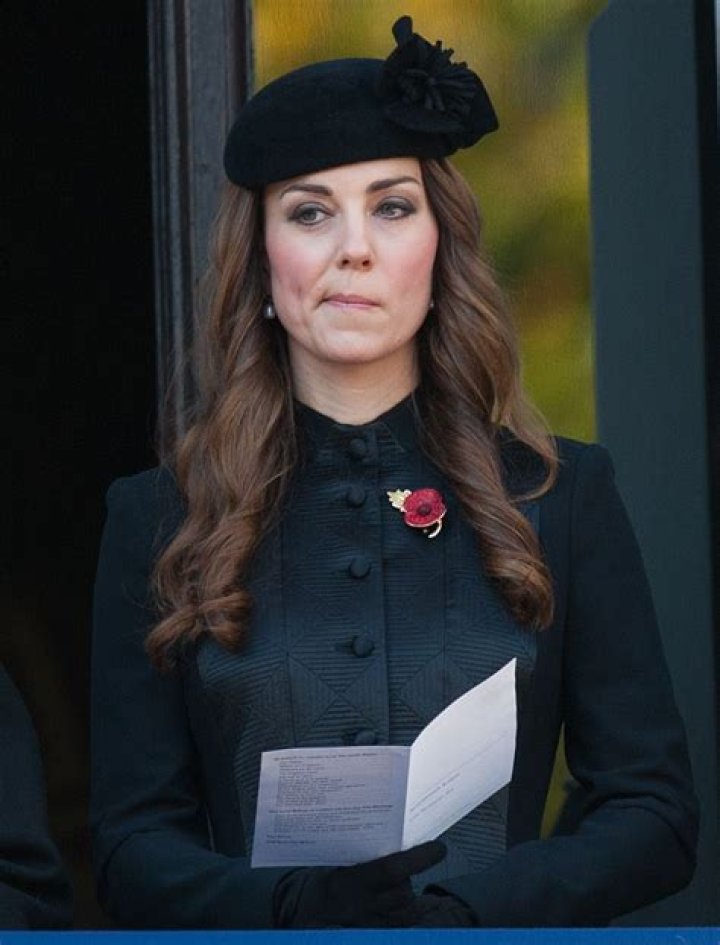 	Duchess Kate wears Temperley, plays with sausage curls on Remembrance Sunday	