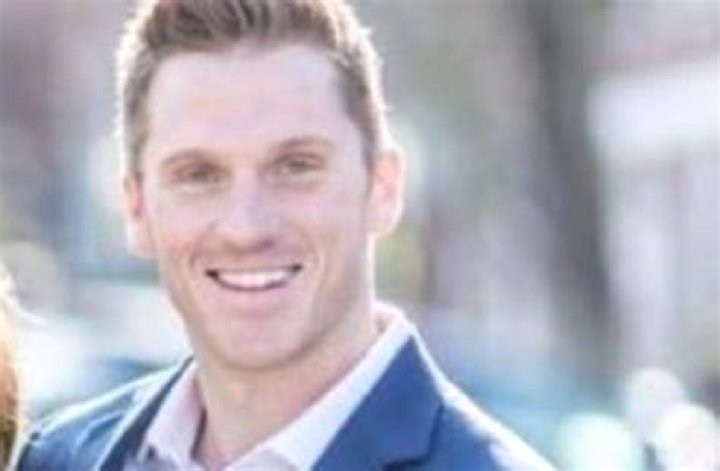 Duxbury: John Hoyt Obituary Death Cause Age And Biography