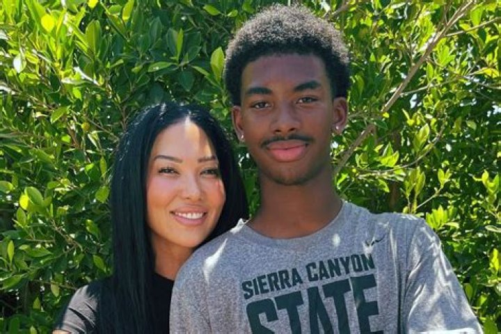 E! wants to pull pregnant Kimora Lee’s show because of her antics