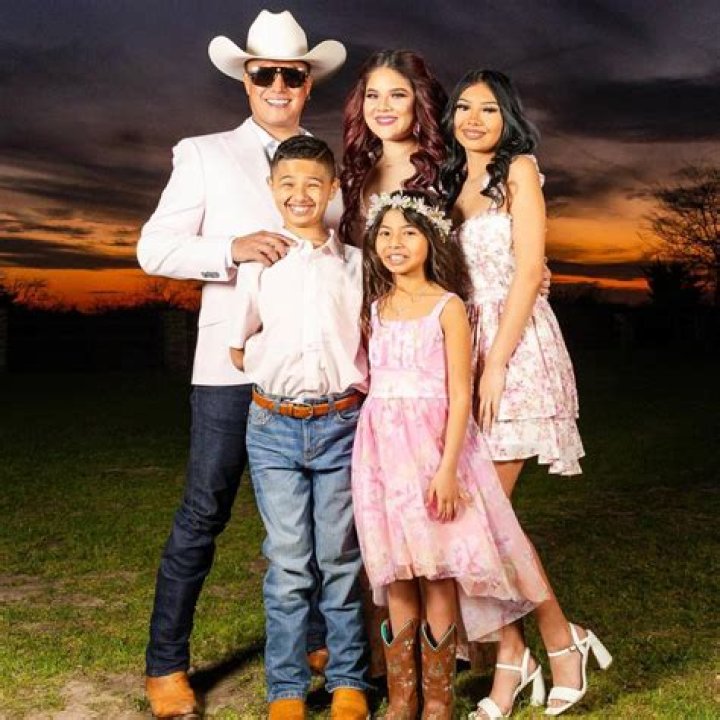 El Charro y La Mayrita - Age, Family, Bio