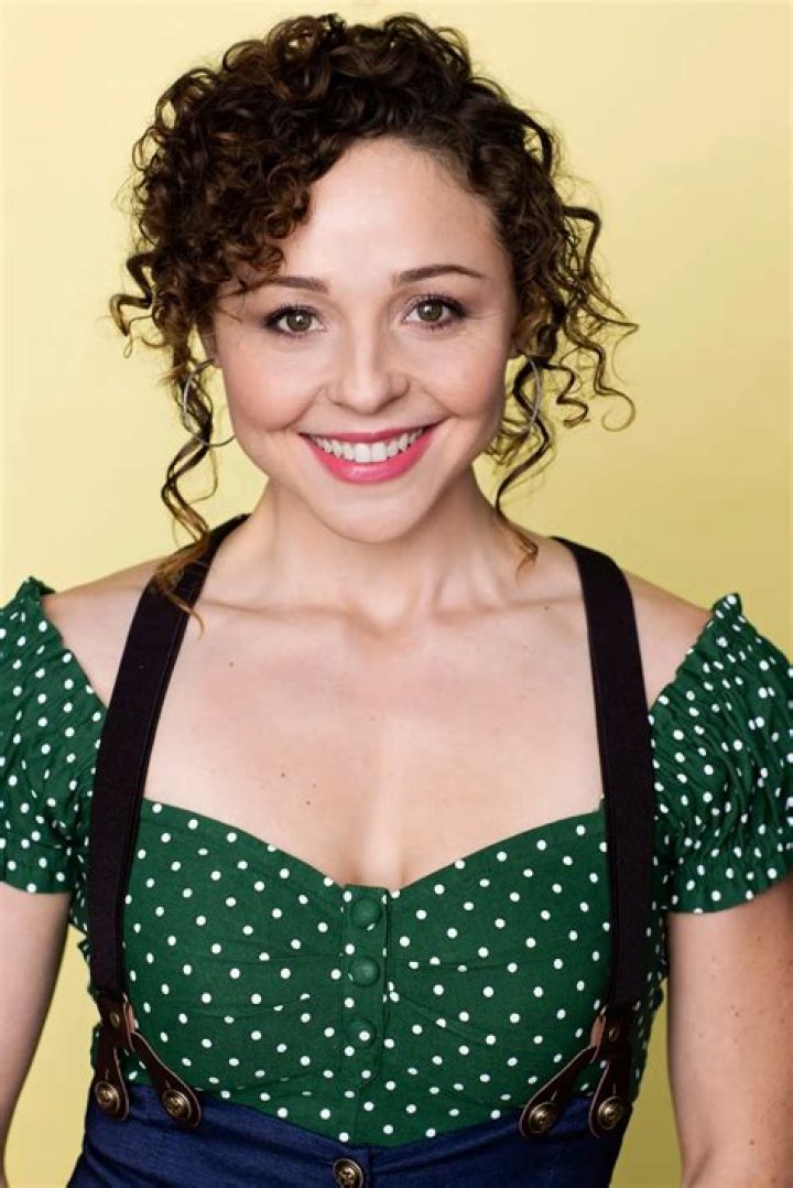 Ellie Araiza Bio (Wiki) 