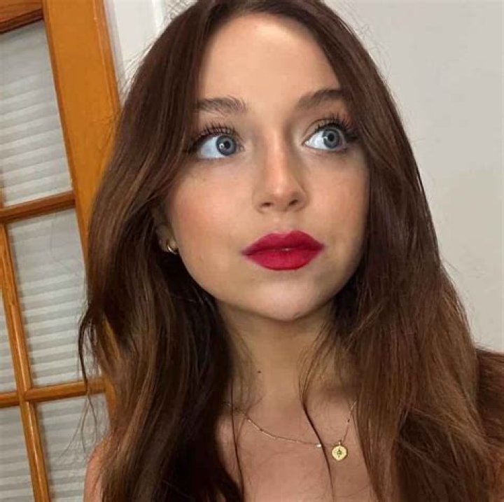 
Ellie schnitt Height, Weight, Net Worth, Age, Birthday, Wikipedia, Who, Nationality, Biography 