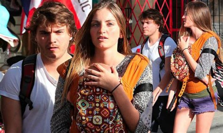 Emile Hirsch is a father of a son. With whom he shared the baby, girlfriend or wife