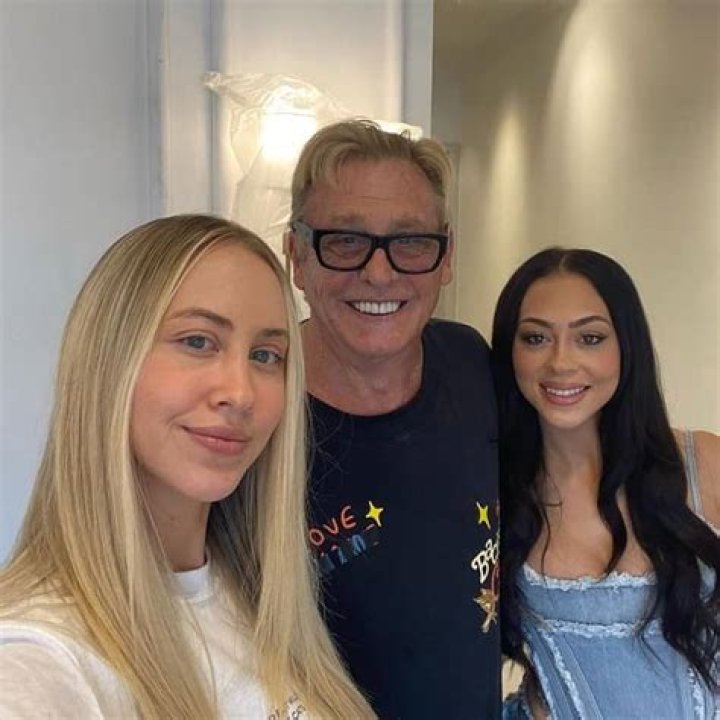 Emilee Hembrow Height, Weight, Net Worth, Age, Birthday, Wikipedia, Who, Instagram, Biography