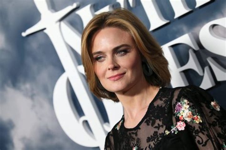 Emily Deschanel Net Worth - Wiki, Age, Weight and Height, Relationships, Family, and More