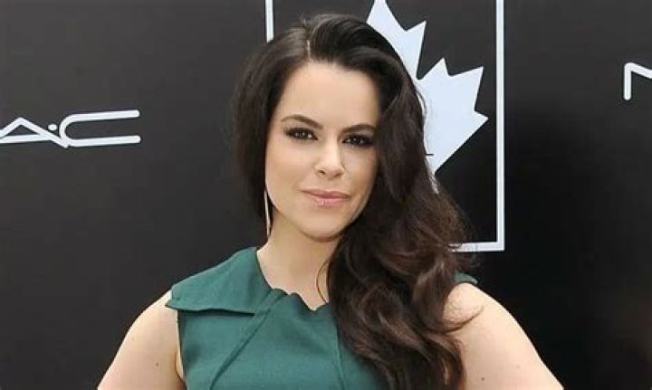 Emily Hampshire Bio (Wiki) 