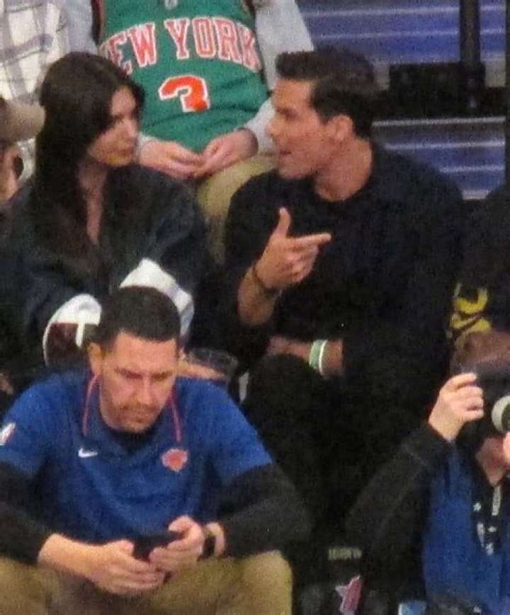 
Emily Ratajkowski Spotted Enjoying Knicks Game with Eli Bronfman 
