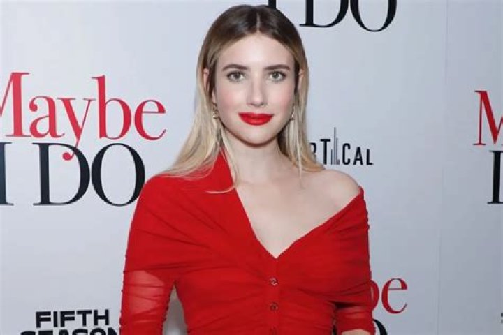 Emily Roberts - Age, Family, Bio