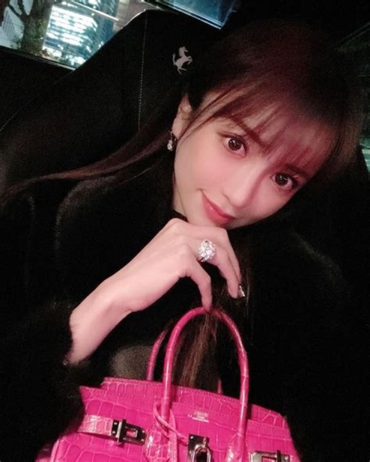 Emiri Aizawa - Age, Family, Bio