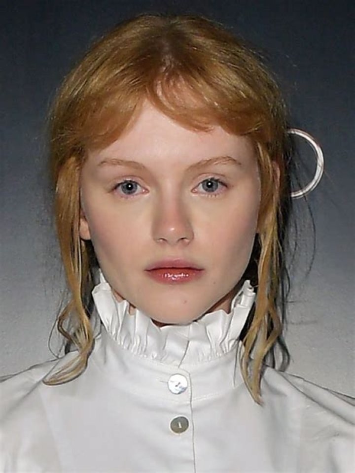 Emma Laird - Age, Family, Bio