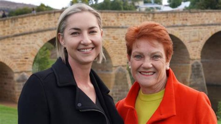 Erin Hanson - Age, Family, Bio