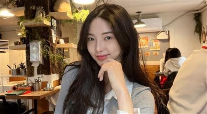 
Eunji Height, Weight, Net Worth, Age, Birthday, Wikipedia, Who, Nationality, Biography 