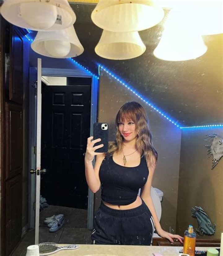 Flossybaby - Age, Family, Bio